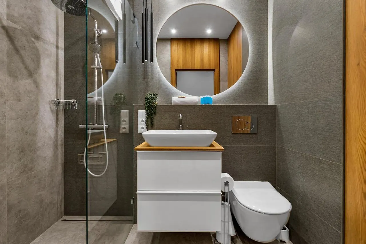 Lotnisko Chopina Modern Apartment وارسو
