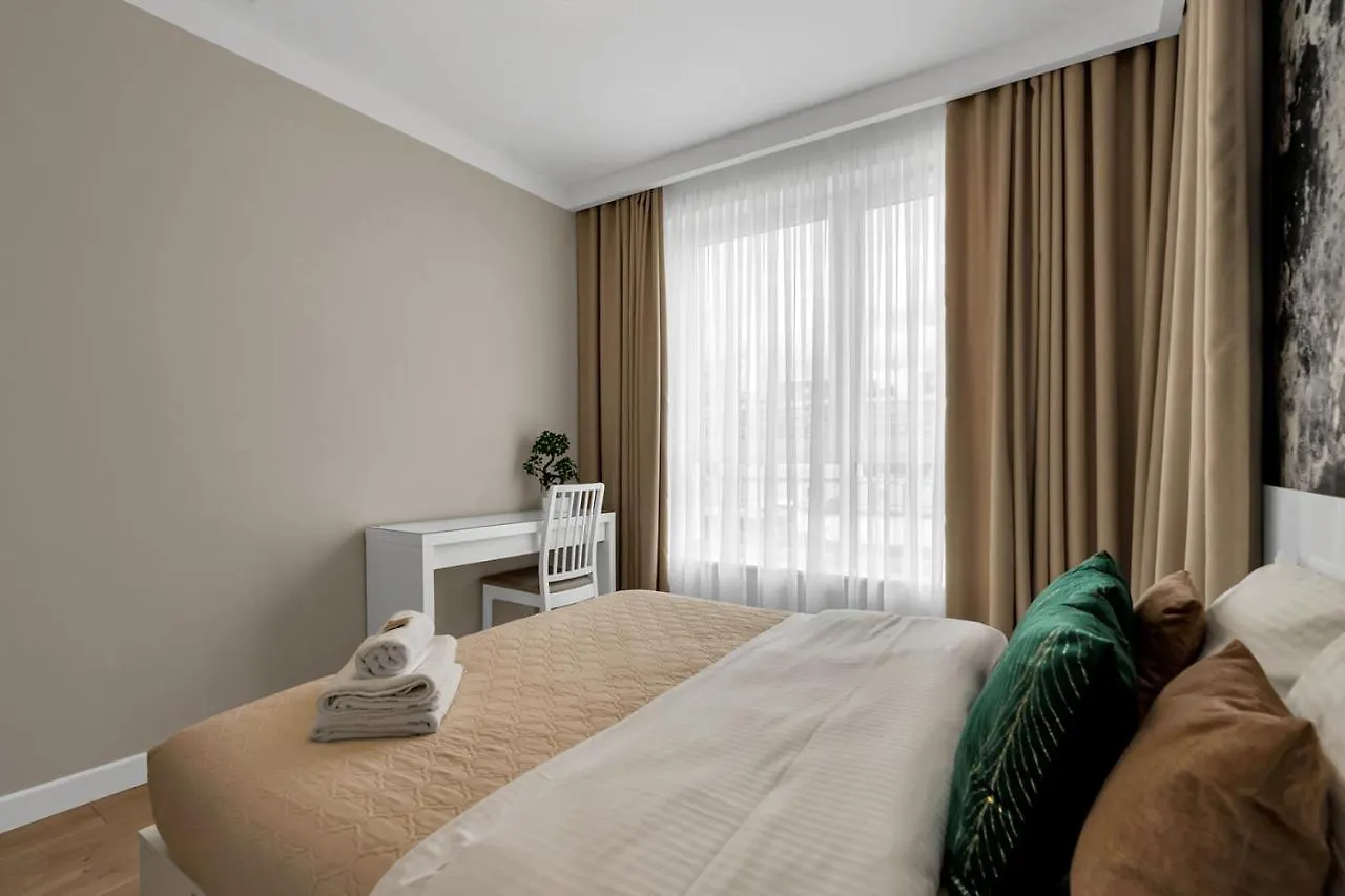 Lotnisko Chopina Modern Apartment وارسو 0*,