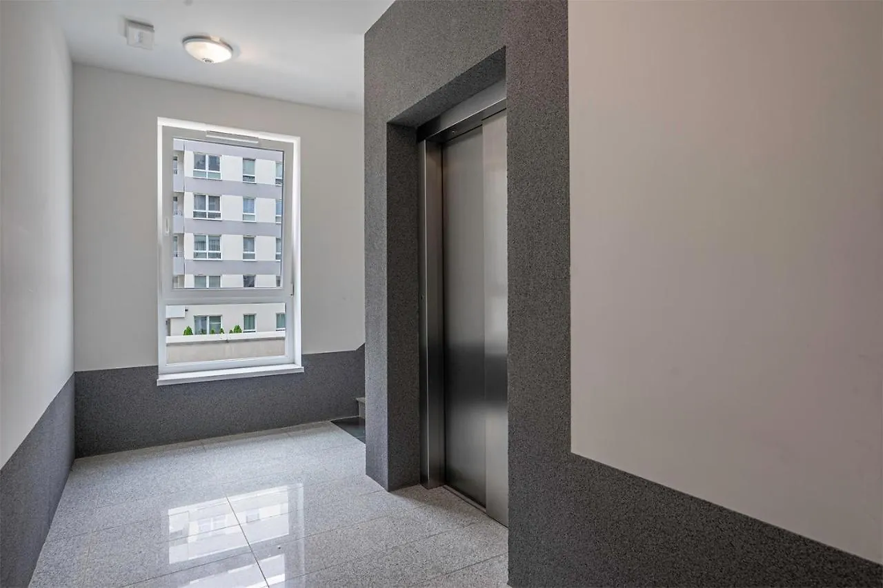 Lotnisko Chopina Modern Apartment وارسو 0*,